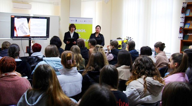 Виступ співорганізаторки заходу, завідувачки міським абонементом бібліотеки Тетяни Ковалькової